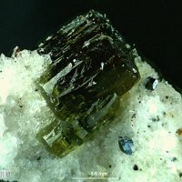 Osumilite, Hematite, Tridymite