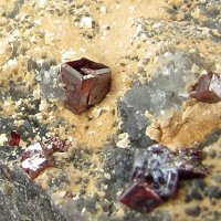 Galkhaite, Quartz
