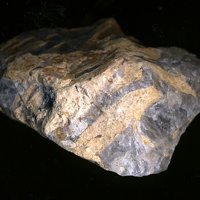 Gagarinite-(Y), Quartz