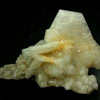 Barrerite, Quartz