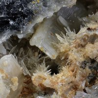 Fassinaite