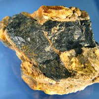 Davidite-(Ce)