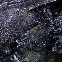 Pääkkönenite, Stibnite