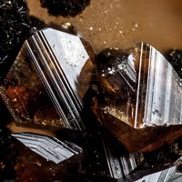 Jahnsite-(CaMnMg), Mitridatite