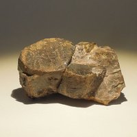Davidite-(La)