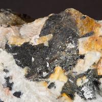 Aenigmatite, Spreustein, Aegirine