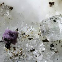 Cascandite, Fluorite