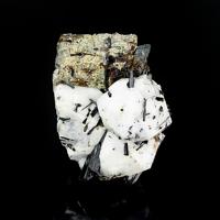 Calcioancylite-(Ce), Analcime, Aegirine