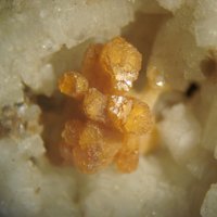 Labuntsovite-Mg