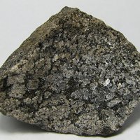 Ganomalite, Manganophyllite