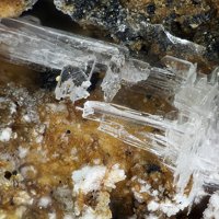 Lanthanite-(Ce)