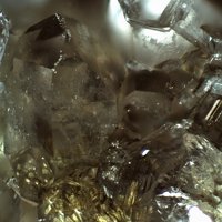 Macquartite, Quartz