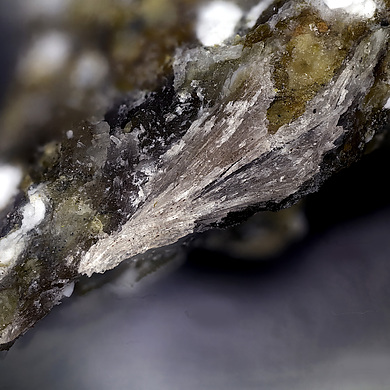Calcinaksite
