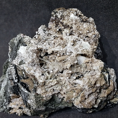 Tainiolite